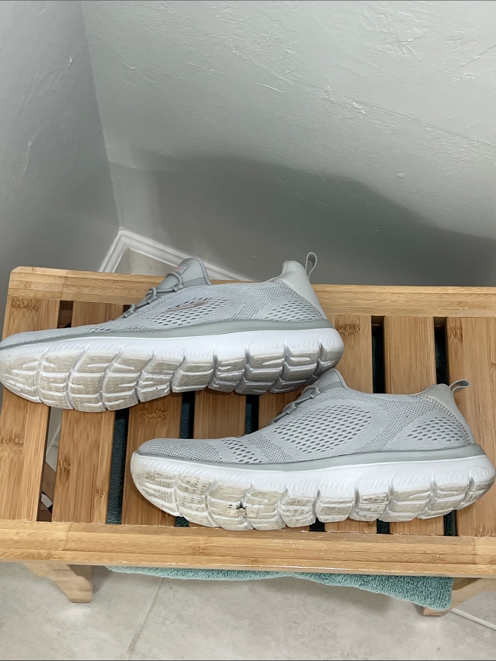 Skechers Womans 9 Light Gray Slip-On Athletic Sneakers with Pink Logo Accents - Picture 4 of 11